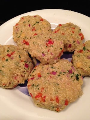 Mediterranean-quinoa-cakes-with-goat-cheese-salad-step-by-step-recipe