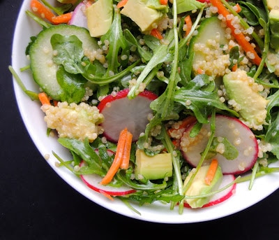 detox-salad-with-arugula-quinoa-and-avocado
