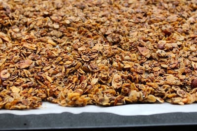 vegan-maple-cinnamon-granola-with-chia-seeds-step-6