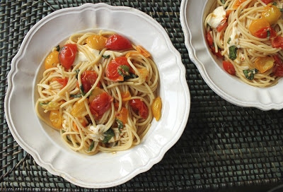 spaghetti-with-cherry-tomato-sauce-mozzarella-and-basil