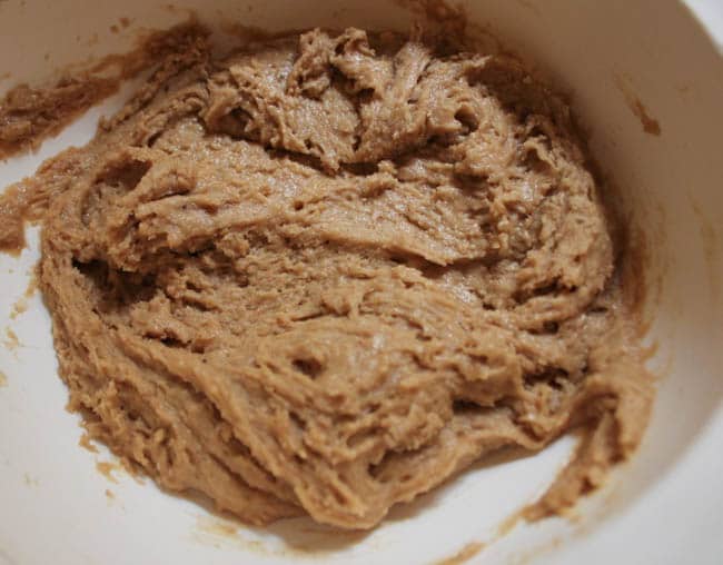 Carrot-cake-whoopie-pies-with-maple-cream-cheese-frosting-step-6