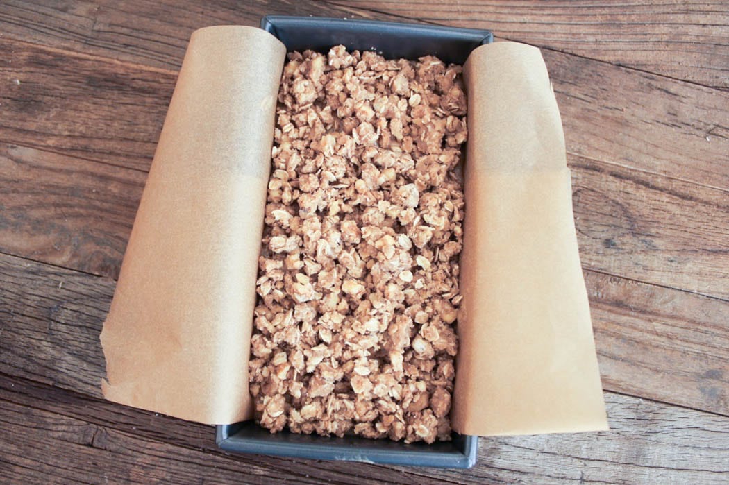 Banana-Bread-with-Walnut-Crumble-step-6-2