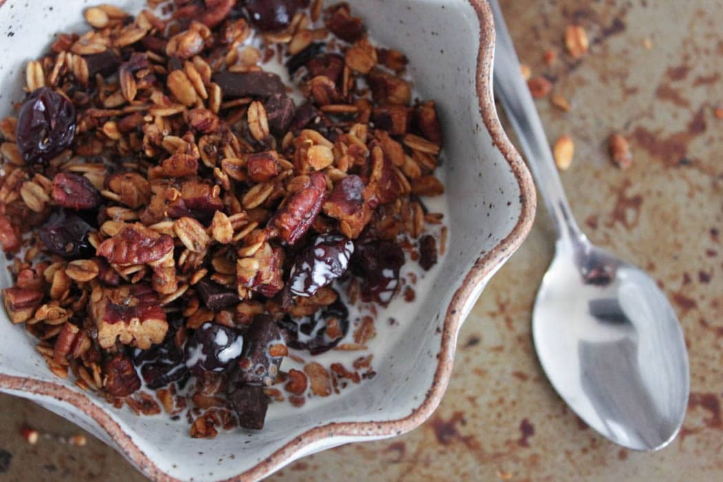 dark-chocolate-cherry-granola-with-crunchy-quinoa-vegan-gluten-free-3