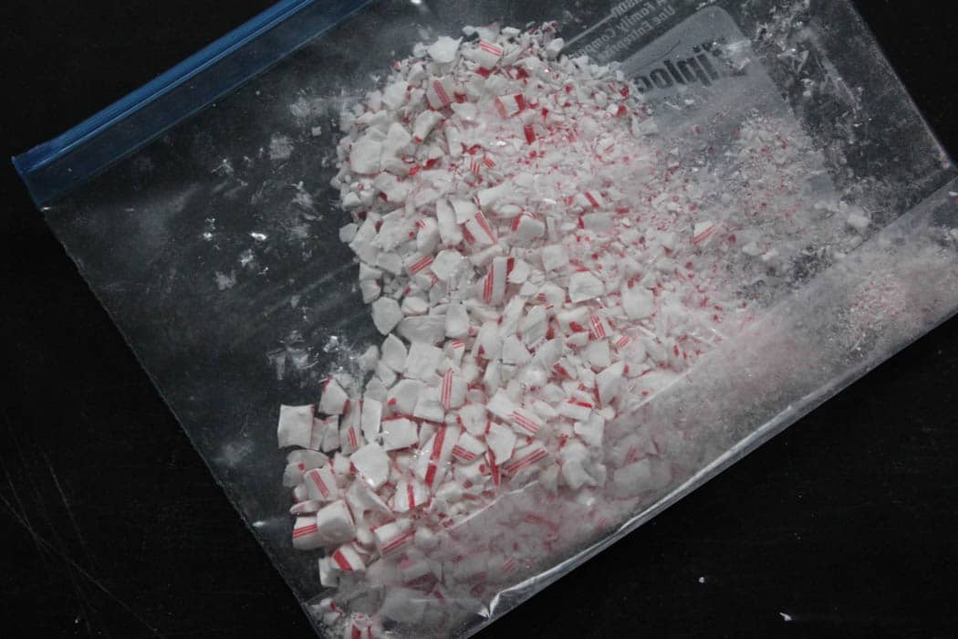 peppermint-chocolate-chip-blondie-bites-crushed-candy-canes