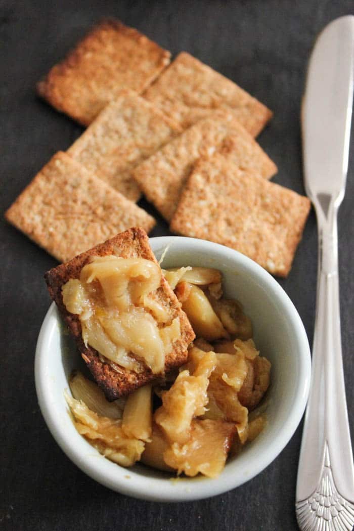 roasted-garlic-on-crackers