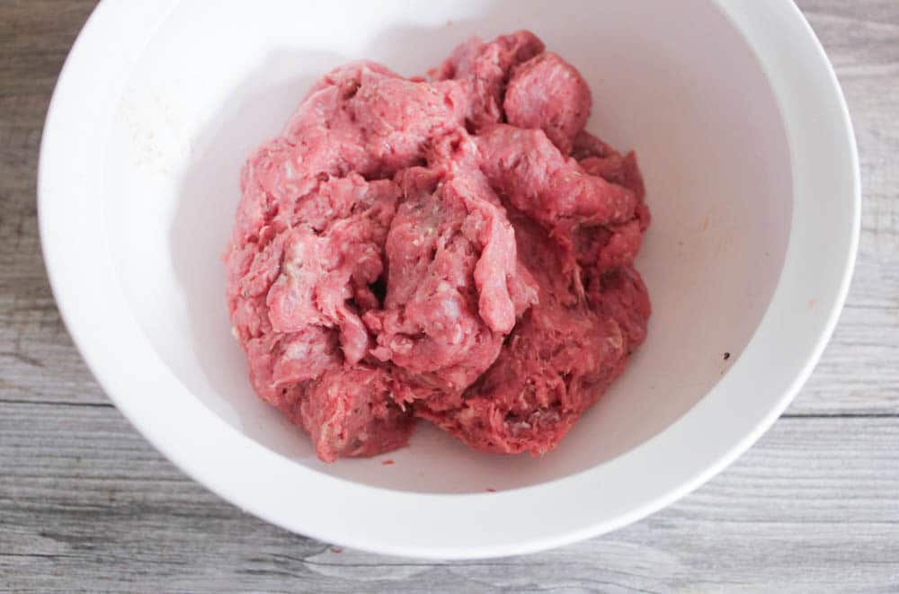 Bacon-and-smoked-cheddar-stuffed-cheeseburger-sliders-with-jalapeno-relish-step-4