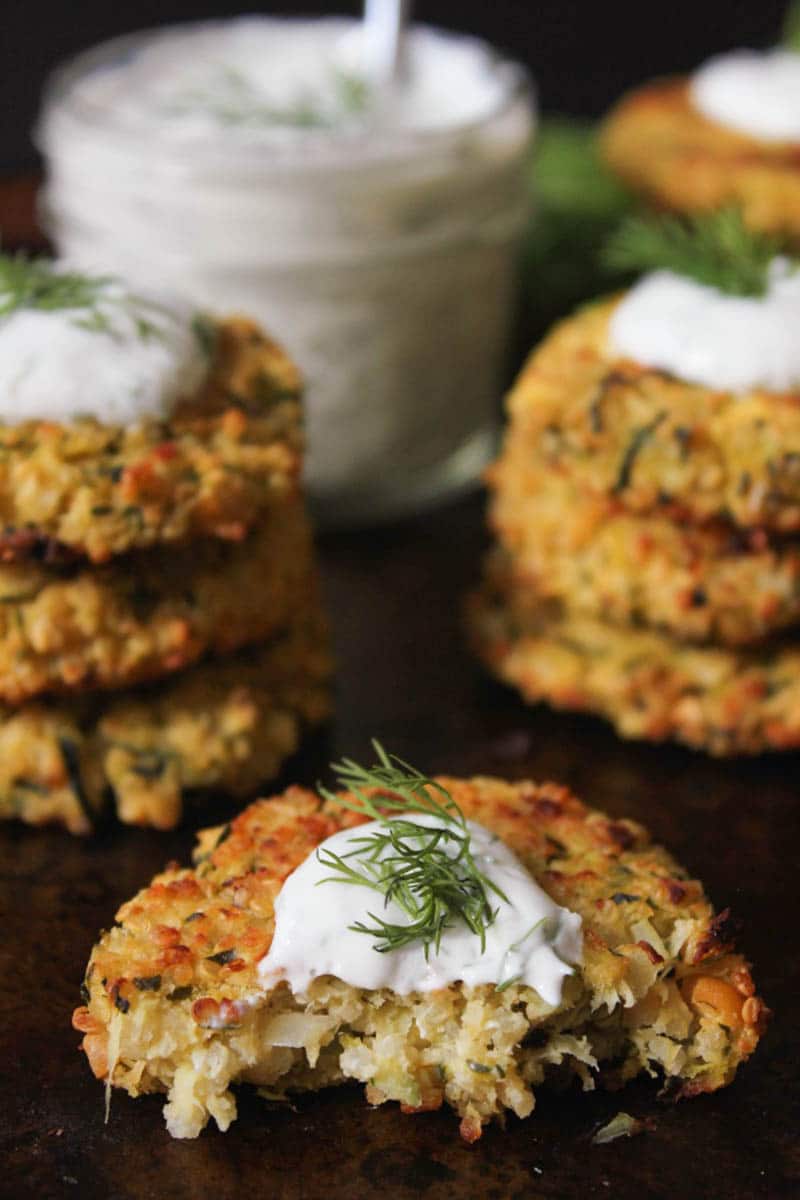 gluten-free-baked-zucchini-quinoa-cakes-with-dill-yogurt-sauce-7