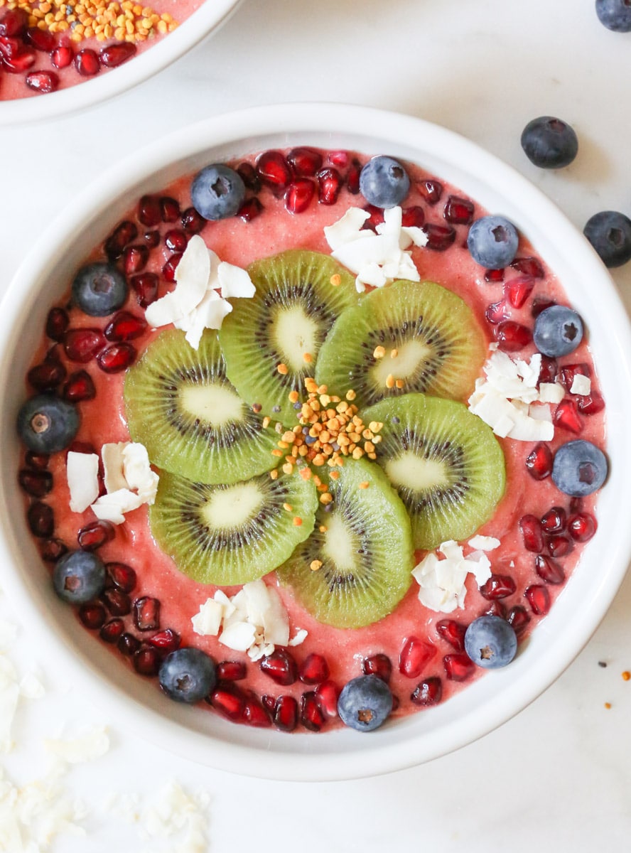 Strawberry-Mango-Kombucha-Smoothie-Bowl-2