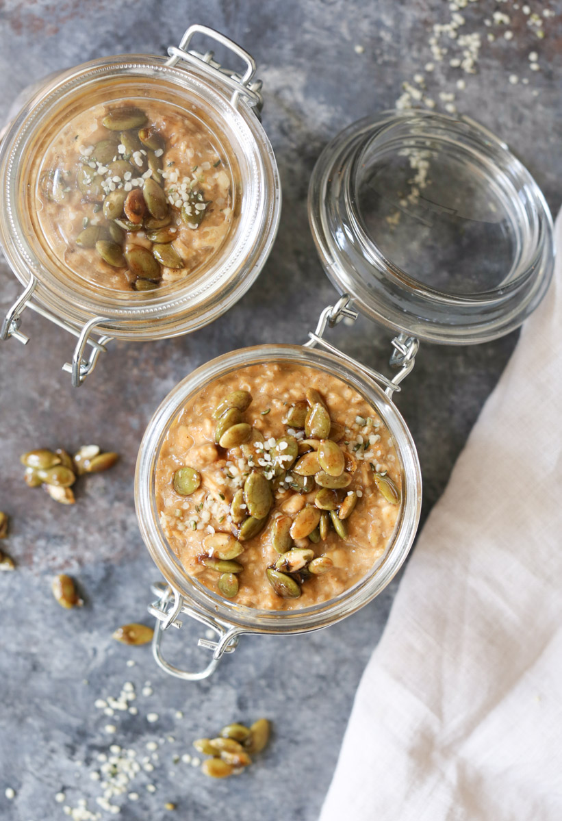 vegan-pumpkin-spice-latte-overnight-oats-with-maple-pepitas-4